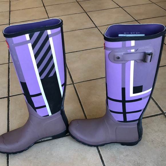 Like-new Hunter tall rain boots - Picture 2 of 5
